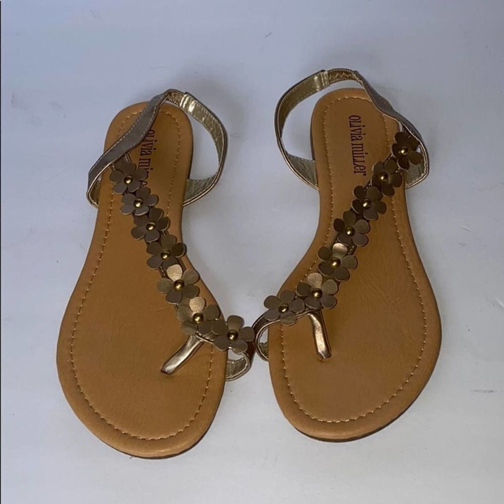 Olivia Miller Gold Flower Tan Sandals 8